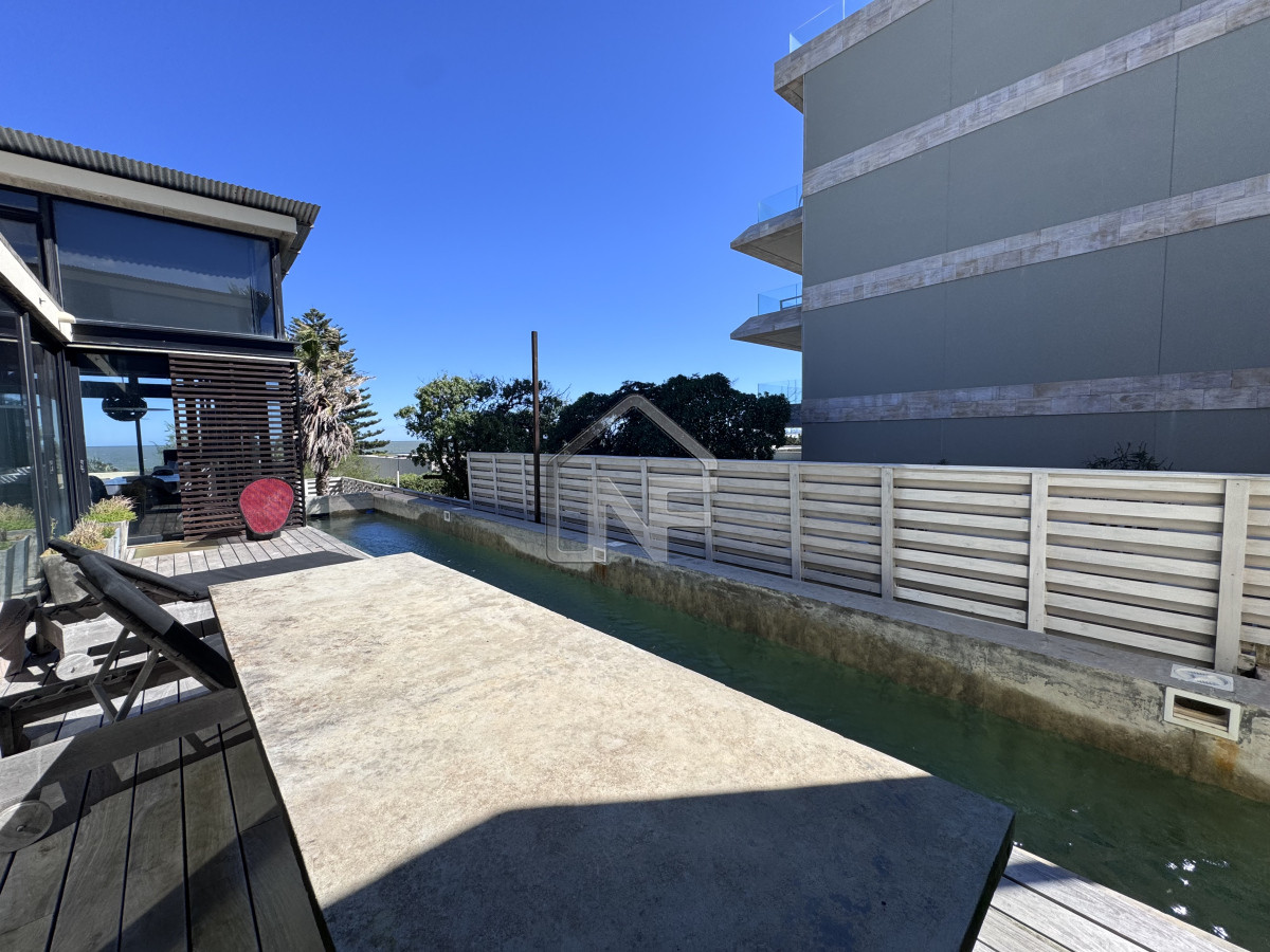 Casa ID.223 - Casa venta 3 dormitorios y servicio, pileta, La Barra, Uruguay