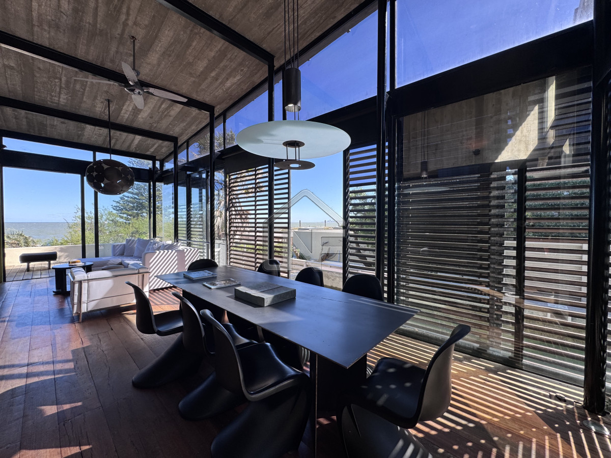 Casa ID.223 - Casa venta 3 dormitorios y servicio, pileta, La Barra, Uruguay