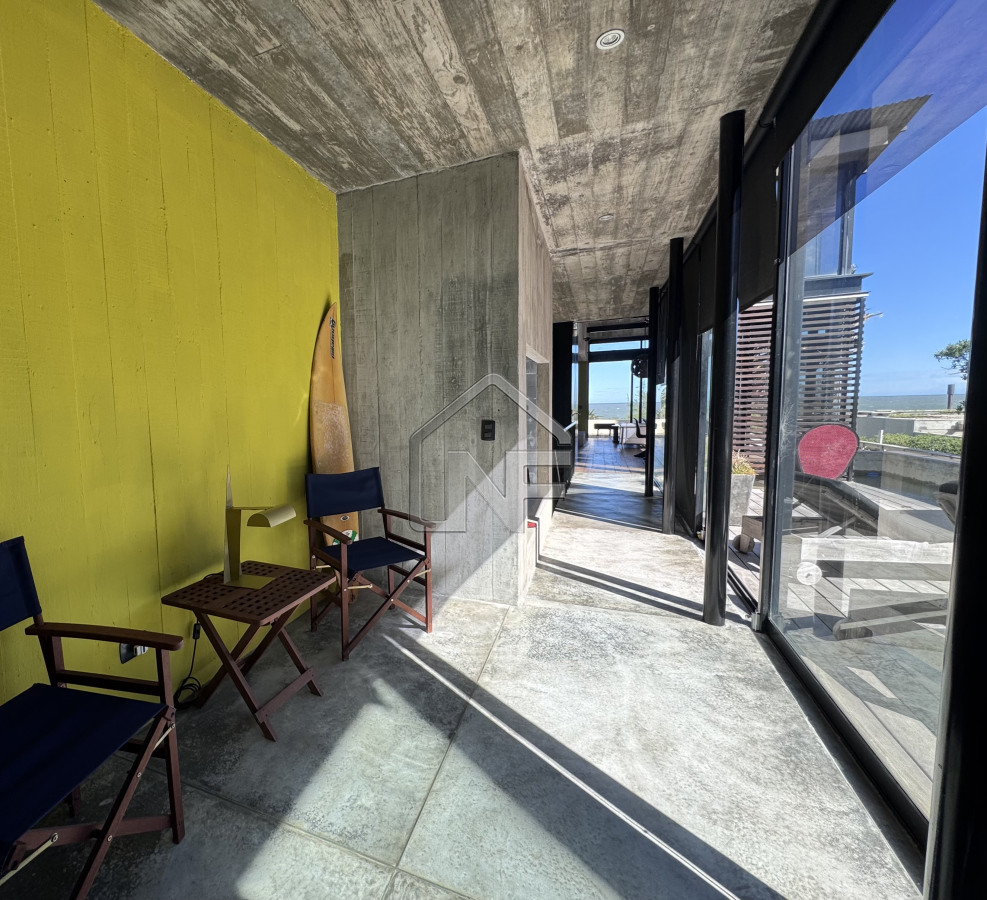Casa ID.223 - Casa venta 3 dormitorios y servicio, pileta, La Barra, Uruguay