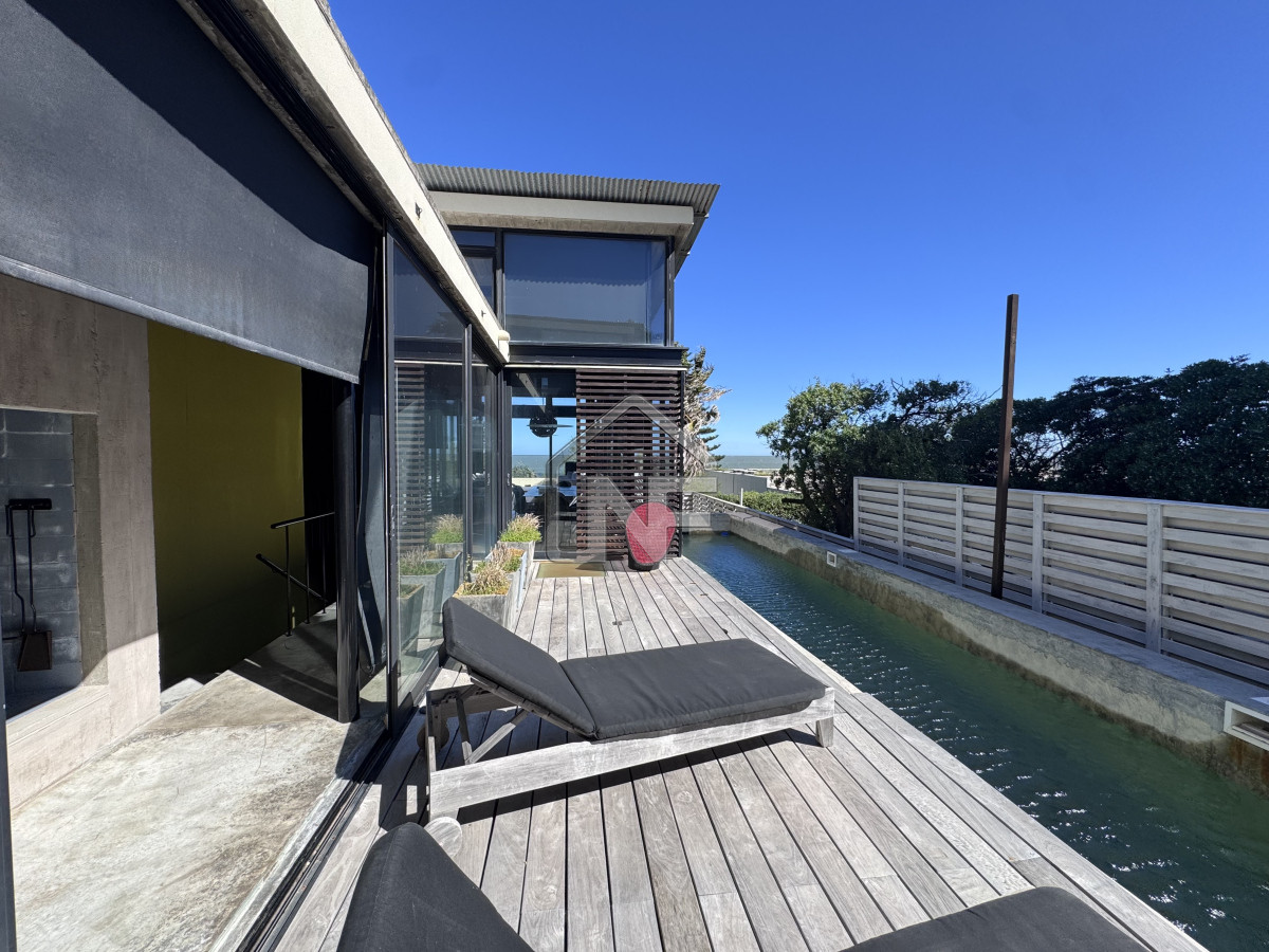 Casa ID.223 - Casa venta 3 dormitorios y servicio, pileta, La Barra, Uruguay