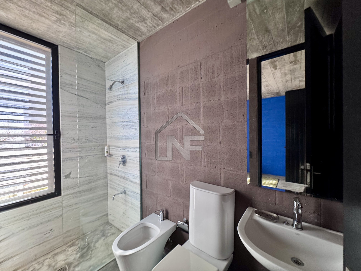 Casa ID.223 - Casa venta 3 dormitorios y servicio, pileta, La Barra, Uruguay