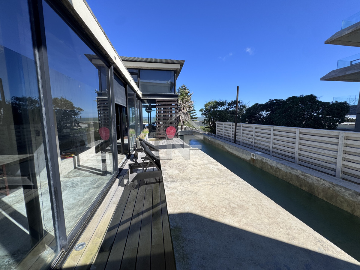 Casa ID.223 - Casa venta 3 dormitorios y servicio, pileta, La Barra, Uruguay