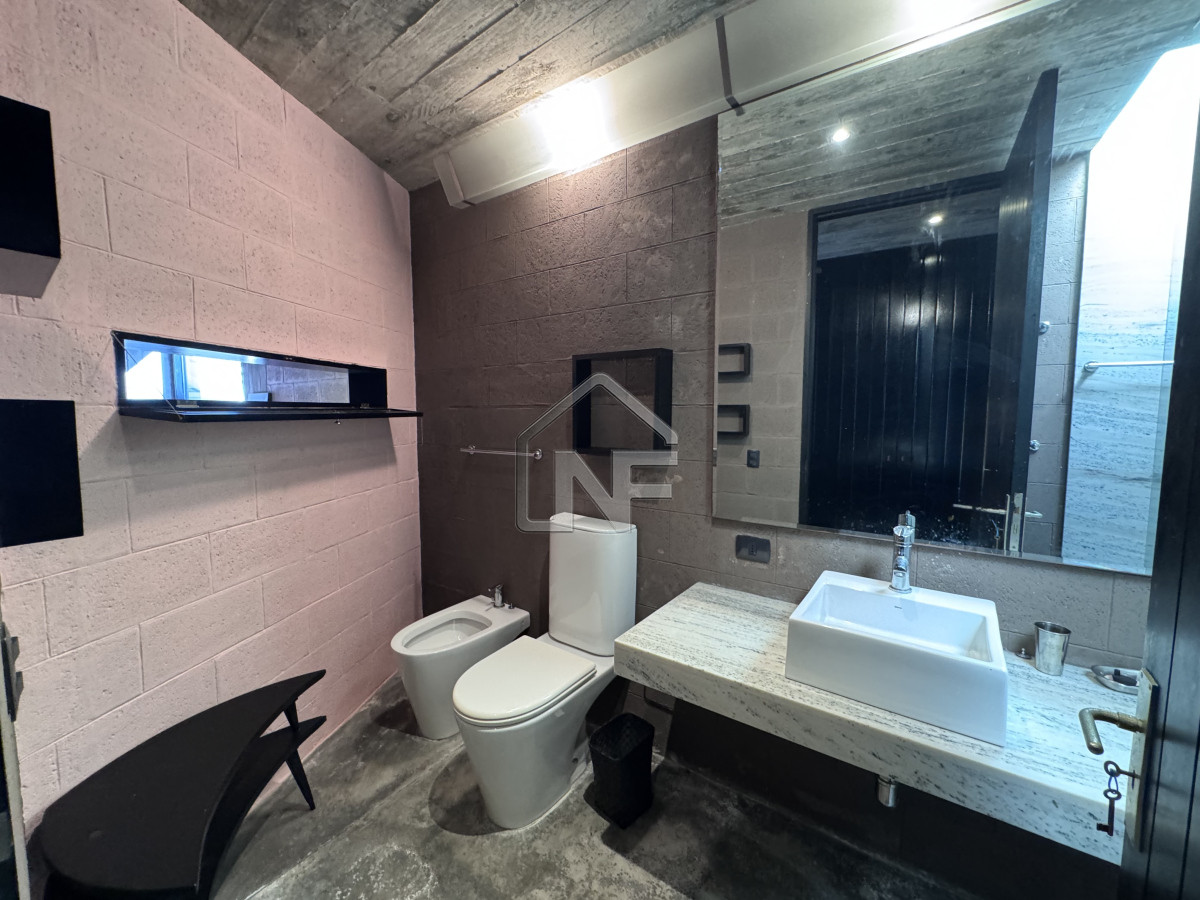 Casa ID.223 - Casa venta 3 dormitorios y servicio, pileta, La Barra, Uruguay