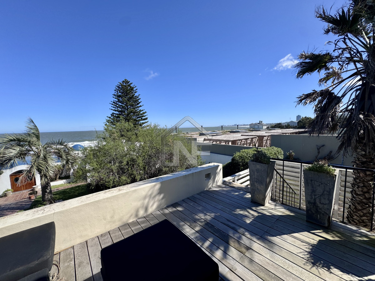 Casa ID.223 - Casa venta 3 dormitorios y servicio, pileta, La Barra, Uruguay