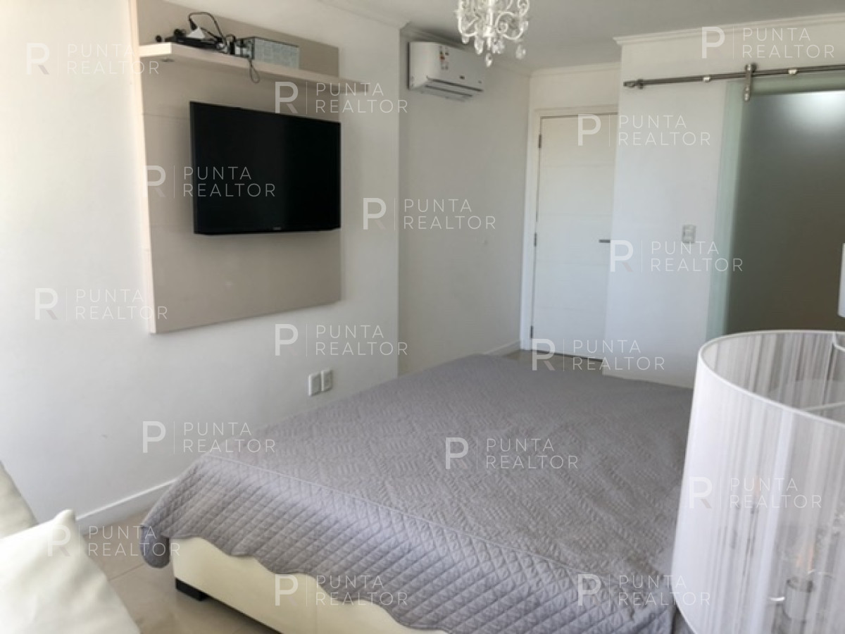 Apartamento ID.883 - Apartamento en alquiler de tres dormitorios, playa mansa, Punta del Este, Uruguay