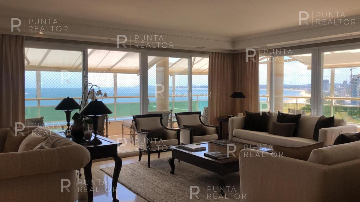 Apartamento ID.935 - Excelente penthouse en venta en Playa Mansa, Punta del Este, Uruguay