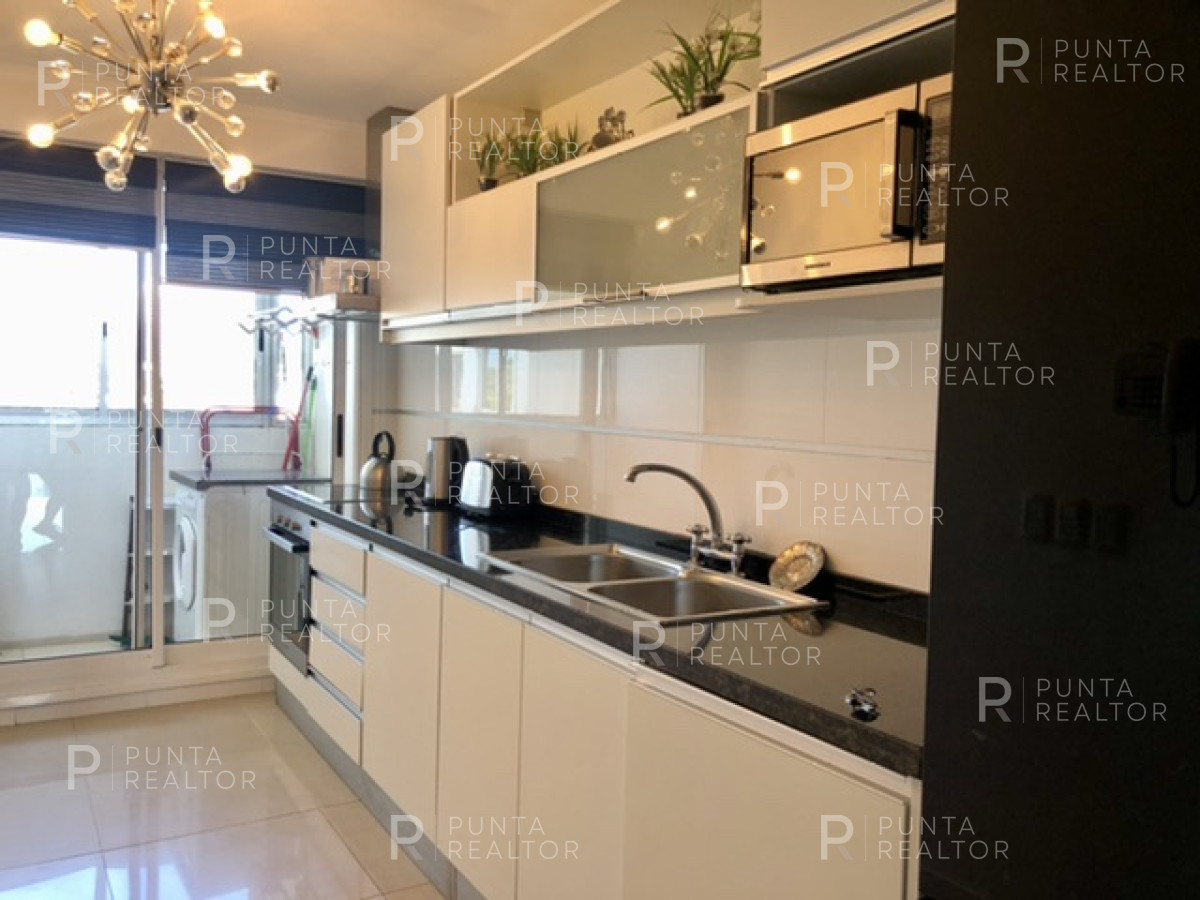 Apartamento ID.883 - Apartamento en alquiler de tres dormitorios, playa mansa, Punta del Este, Uruguay