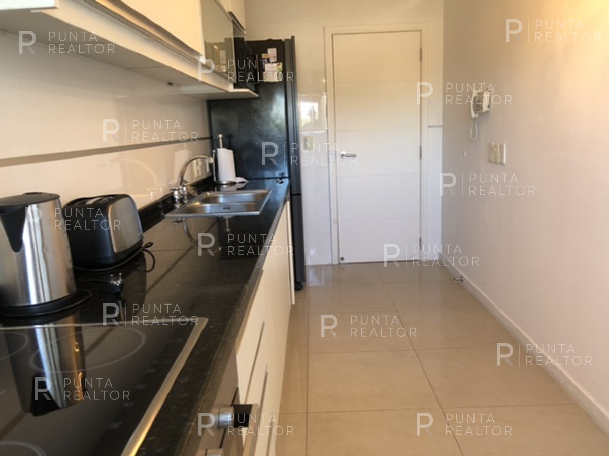 Apartamento ID.883 - Apartamento en alquiler de tres dormitorios, playa mansa, Punta del Este, Uruguay