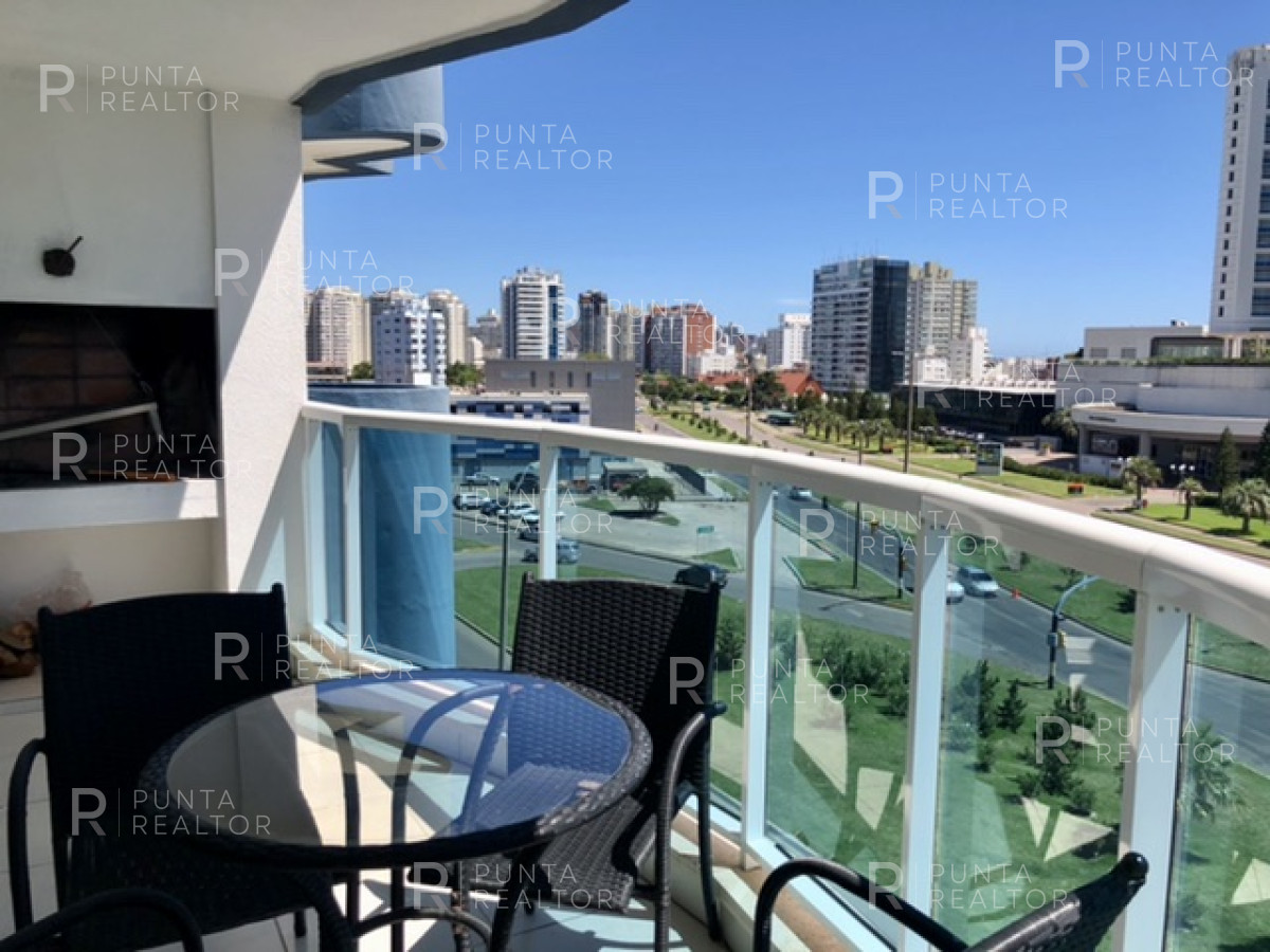Apartamento ID.883 - Apartamento en alquiler de tres dormitorios, playa mansa, Punta del Este, Uruguay