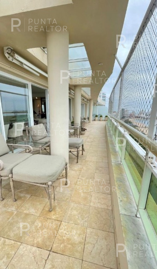 Apartamento ID.935 - Excelente penthouse en venta en Playa Mansa, Punta del Este, Uruguay