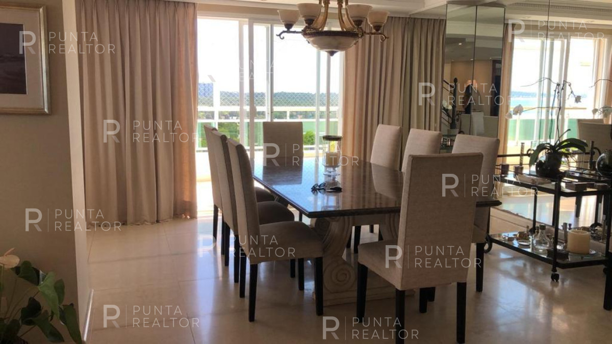 Apartamento ID.935 - Excelente penthouse en venta en Playa Mansa, Punta del Este, Uruguay