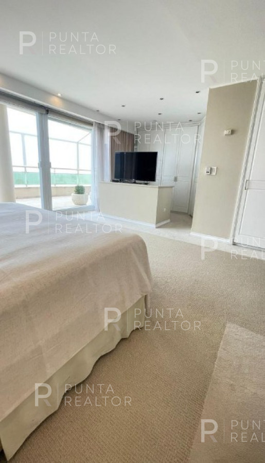 Apartamento ID.935 - Excelente penthouse en venta en Playa Mansa, Punta del Este, Uruguay