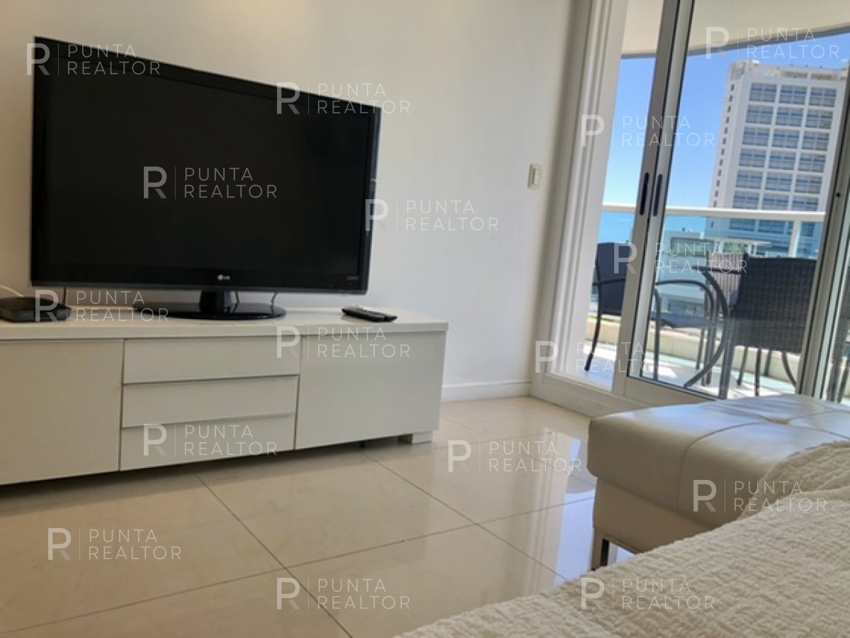 Apartamento ID.883 - Apartamento en alquiler de tres dormitorios, playa mansa, Punta del Este, Uruguay
