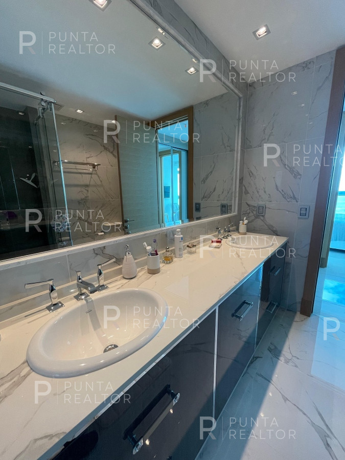 Apartamento ID.1879 - Apartamento en Fendi en alquiler Playa Mansa, Punta del Este, Uruguay