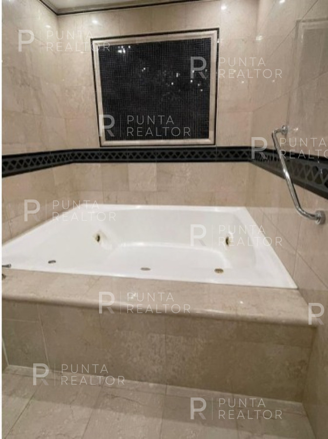 Apartamento ID.935 - Excelente penthouse en venta en Playa Mansa, Punta del Este, Uruguay