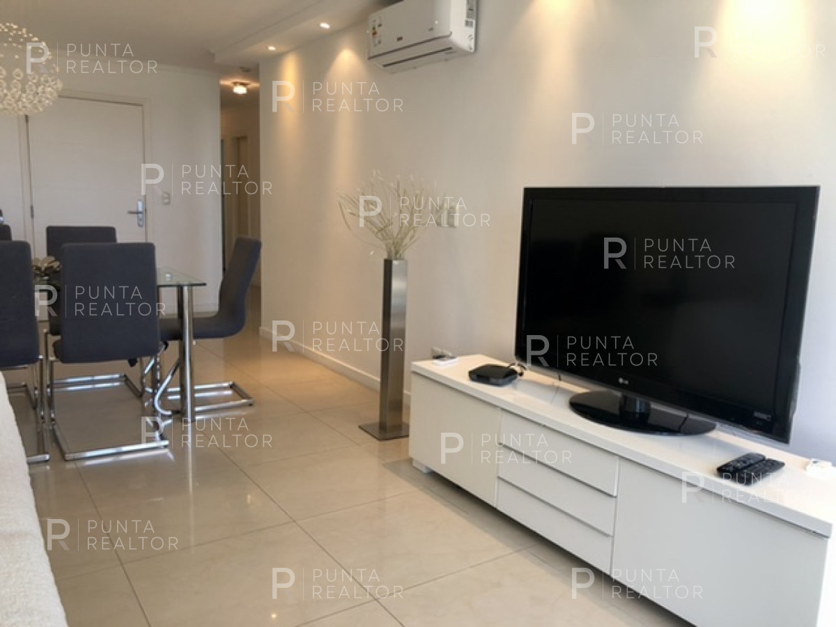 Apartamento ID.883 - Apartamento en alquiler de tres dormitorios, playa mansa, Punta del Este, Uruguay