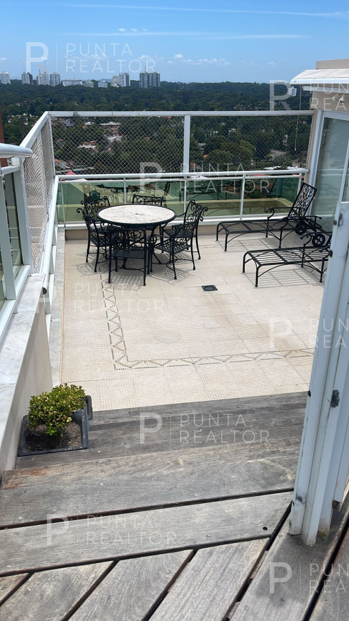 Apartamento ID.935 - Excelente penthouse en venta en Playa Mansa, Punta del Este, Uruguay