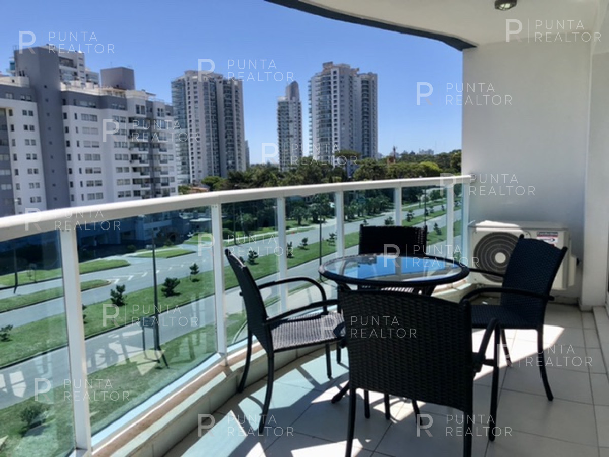Apartamento ID.883 - Apartamento en alquiler de tres dormitorios, playa mansa, Punta del Este, Uruguay