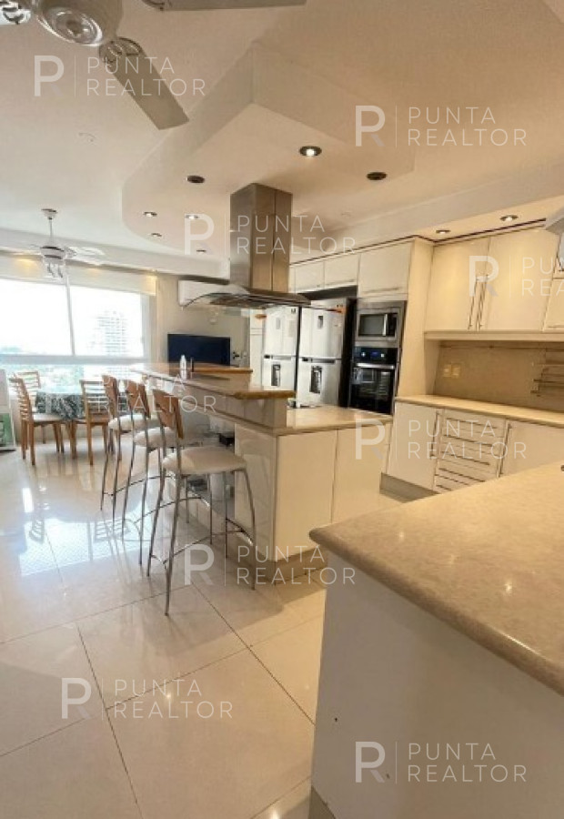 Apartamento ID.935 - Excelente penthouse en venta en Playa Mansa, Punta del Este, Uruguay