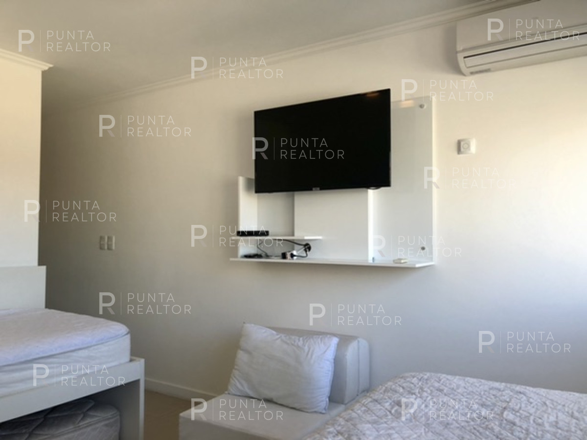 Apartamento ID.883 - Apartamento en alquiler de tres dormitorios, playa mansa, Punta del Este, Uruguay
