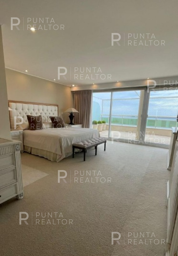Apartamento ID.935 - Excelente penthouse en venta en Playa Mansa, Punta del Este, Uruguay
