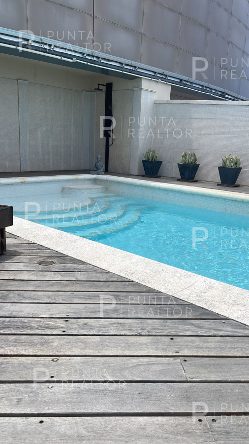 Apartamento ID.935 - Excelente penthouse en venta en Playa Mansa, Punta del Este, Uruguay