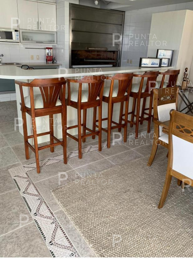 Apartamento ID.935 - Departamento venta 5 dormiotiorios, Playa Mansa, Punta del Este, Uruguay