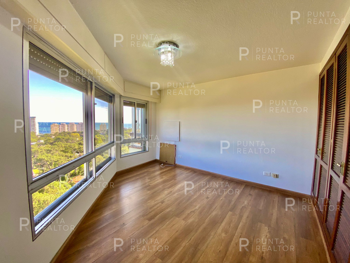 Apartamento ID.2082 - Departamento venta 3 dormitorios y dependencia, Punta del Este, Uruguay