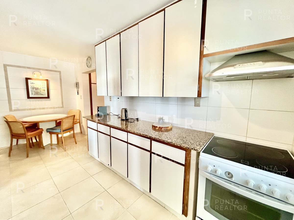 Apartamento ID.1891 - Departamento de 3 dormitorios en venta, Playa Mansa, Punta del Este, Uruguay