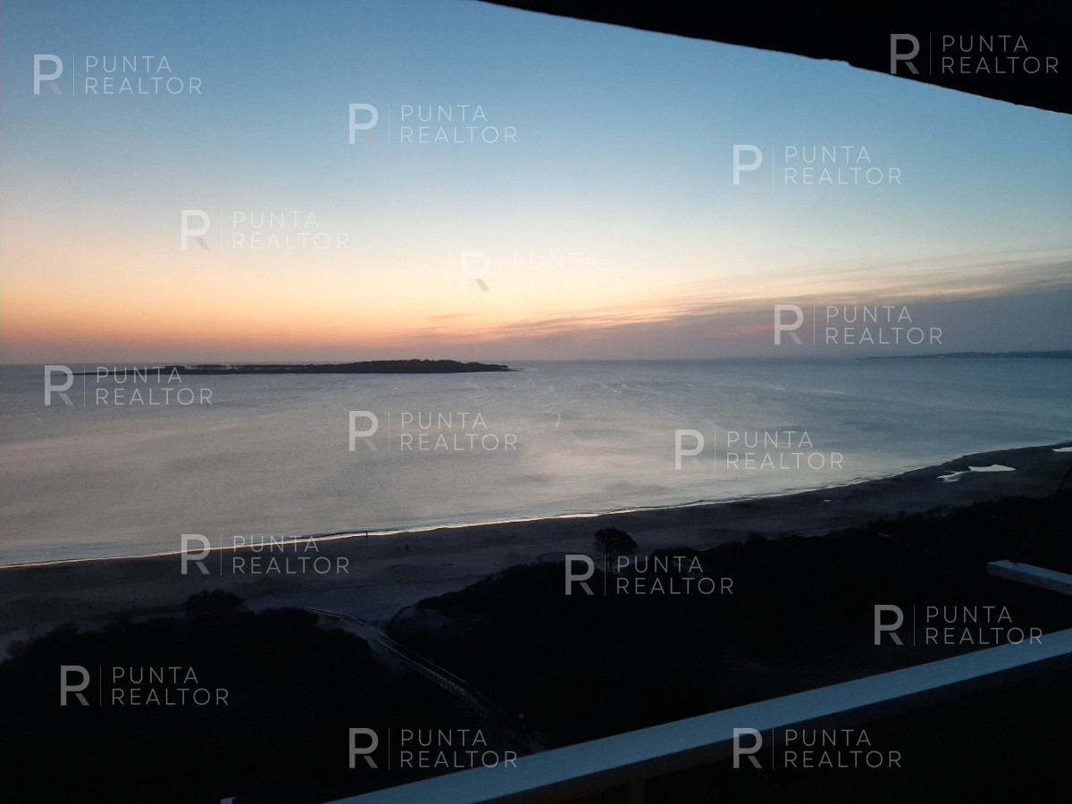 Apartamento ID.2679 - Departamento Alquiler 2 dormitorios, Playa Mansa, Punta del Este Uruguay