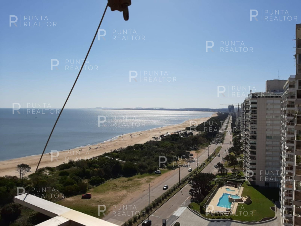 Apartamento ID.2679 - Departamento Alquiler 2 dormitorios, Playa Mansa, Punta del Este Uruguay