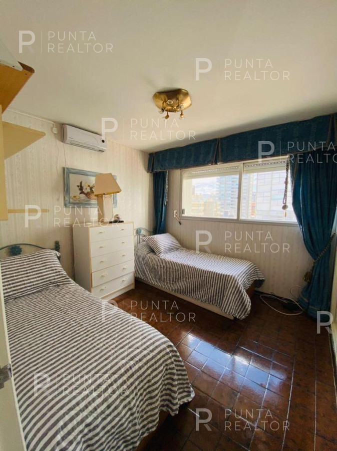 Apartamento ID.1387 - Venta de apartamento 3 Dormitorios, Playa Brava, Punta del Este