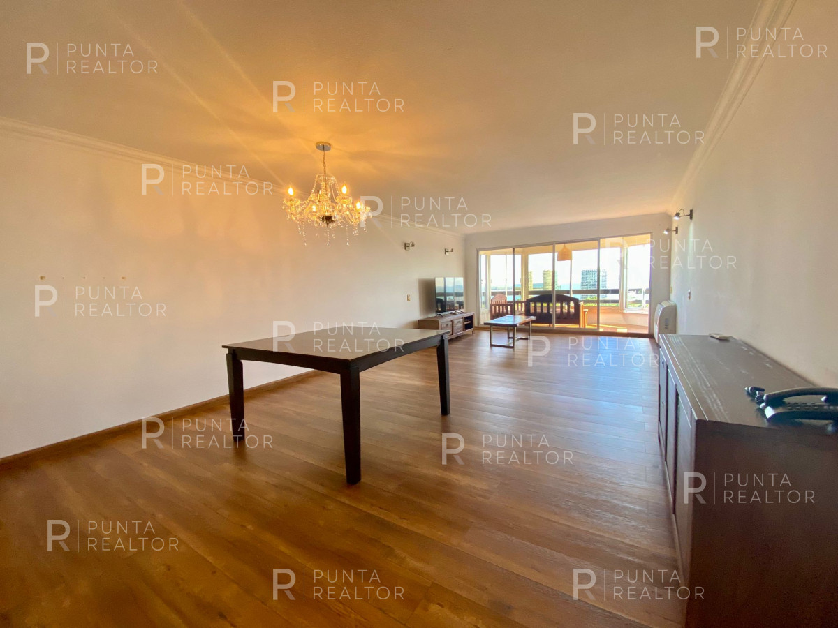 Apartamento ID.2082 - Departamento venta 3 dormitorios y dependencia, Punta del Este, Uruguay
