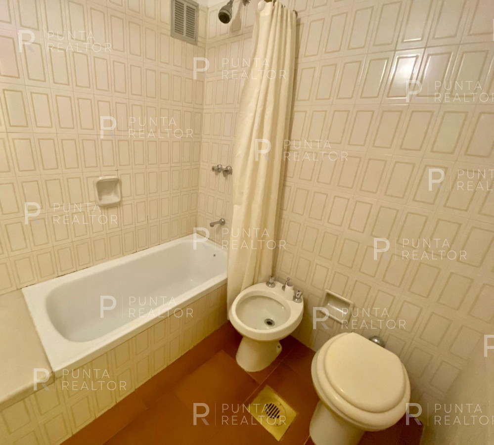 Apartamento ID.2082 - Departamento venta 3 dormitorios y dependencia, Punta del Este, Uruguay