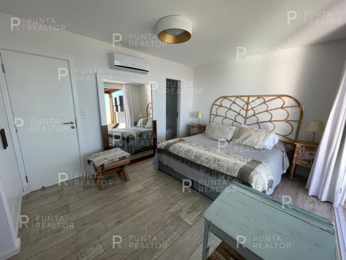 Apartamento ID.1646 - Magnífico penthouse duplex sobre La Posta del Cangrejo, La Barra, Uruguay