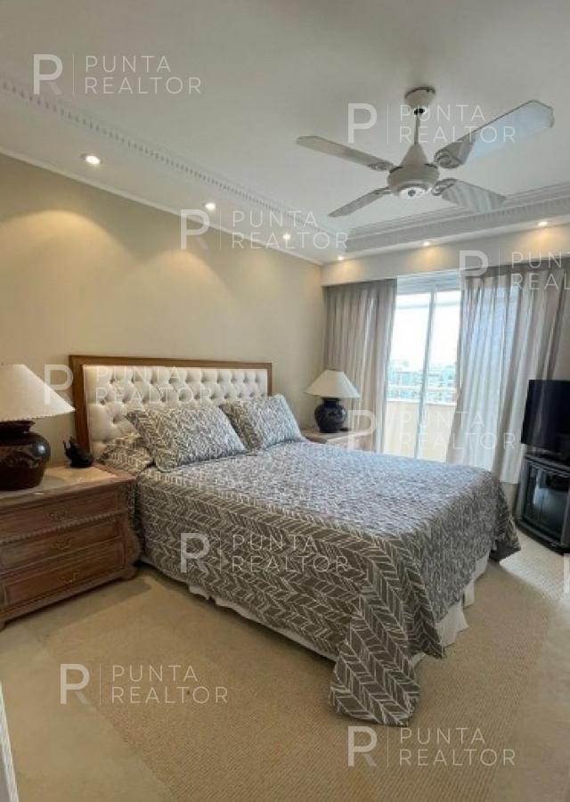 Apartamento ID.935 - Departamento venta 5 dormiotiorios, Playa Mansa, Punta del Este, Uruguay