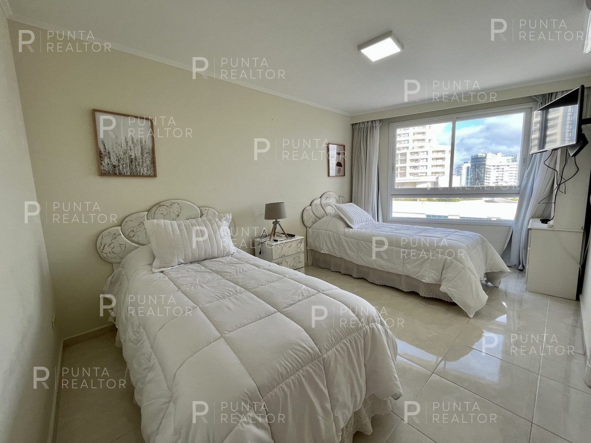 Apartamento ID.994 - Departamento venta 4 dormitorios Punta del Este, Playa Mansa, Uruguay