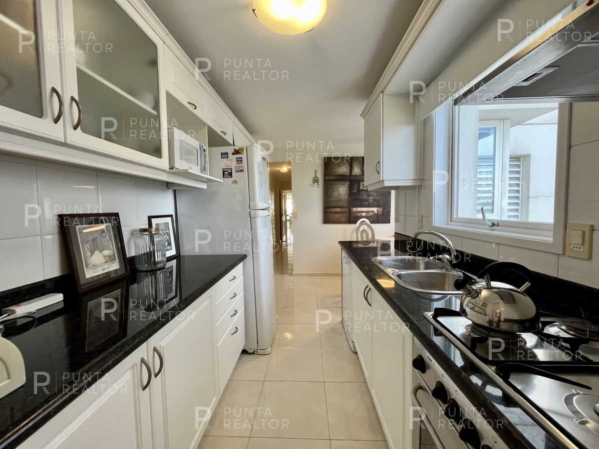Apartamento ID.994 - Departamento venta 4 dormitorios Punta del Este, Playa Mansa, Uruguay