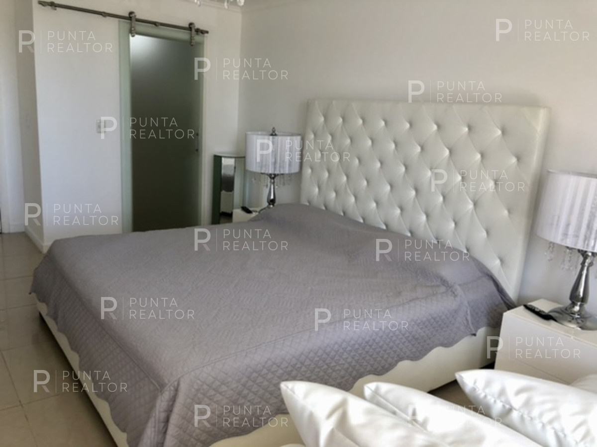 Apartamento ID.883 - Apartamento en alquiler de tres dormitorios, playa mansa, Punta del Este, Uruguay