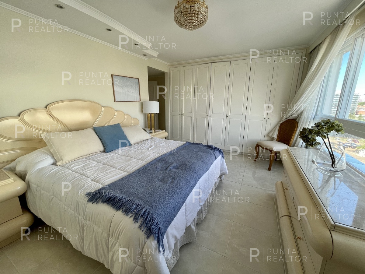 Apartamento ID.994 - Departamento venta 4 dormitorios Punta del Este, Playa Mansa, Uruguay
