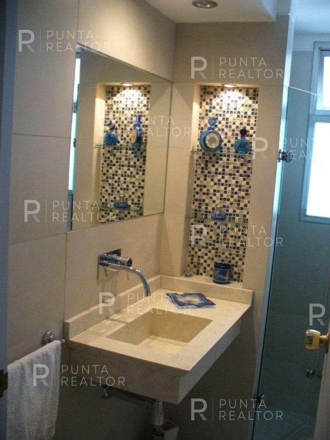 Apartamento ID.2679 - Departamento Alquiler 2 dormitorios, Playa Mansa, Punta del Este Uruguay