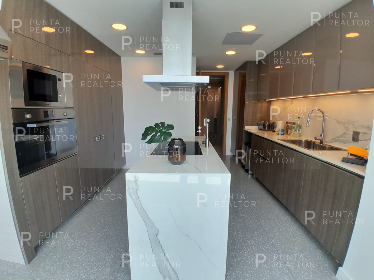 Apartamento ID.1880 - Apartamento en torre de categoría Fendi, en alquiler en Playa Mansa, frente al mar, Punta del Este, Uruguay