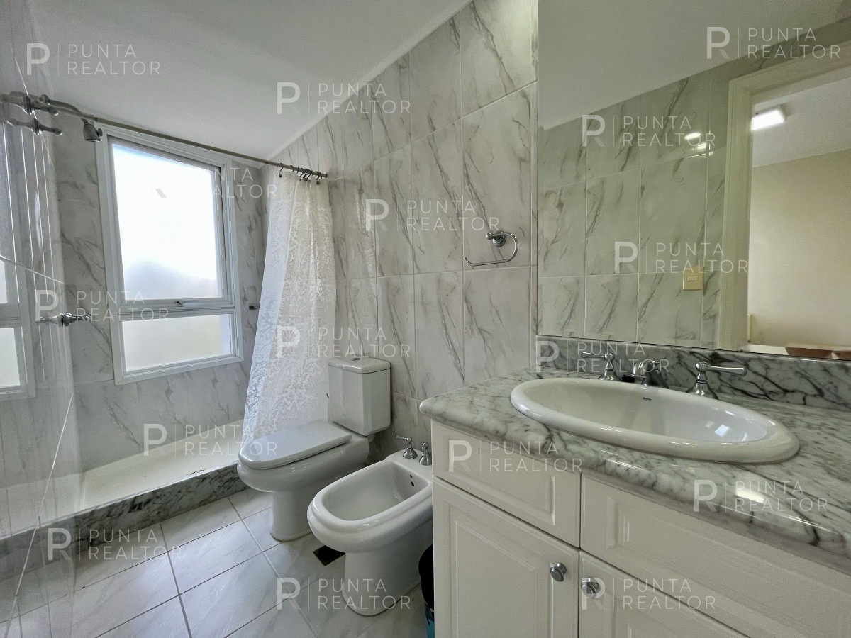 Apartamento ID.994 - Departamento venta 4 dormitorios Punta del Este, Playa Mansa, Uruguay