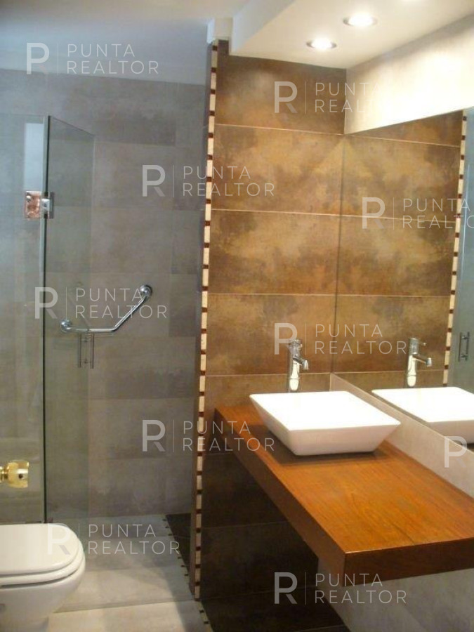 Apartamento ID.2679 - Departamento Alquiler 2 dormitorios, Playa Mansa, Punta del Este Uruguay