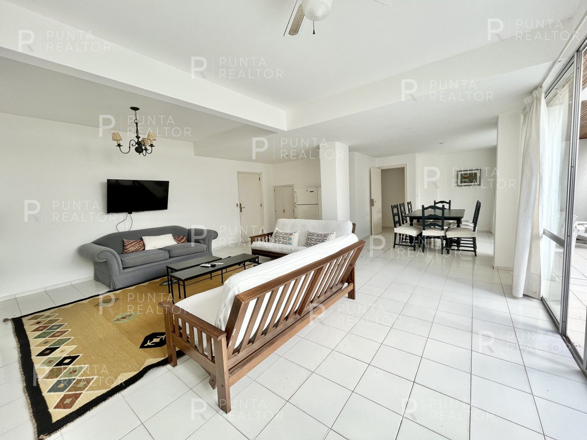 Apartamento ID.1762 - Apartamento alquiler 5 dormitorios Rincón del Indio, Punta del Este, Uruguay