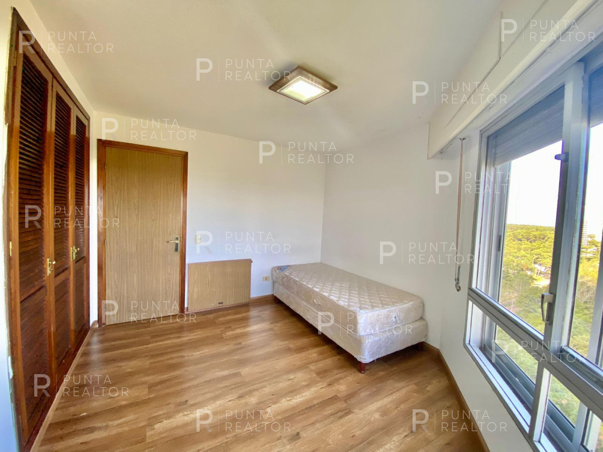 Apartamento ID.2082 - Departamento venta 3 dormitorios y dependencia, Punta del Este, Uruguay