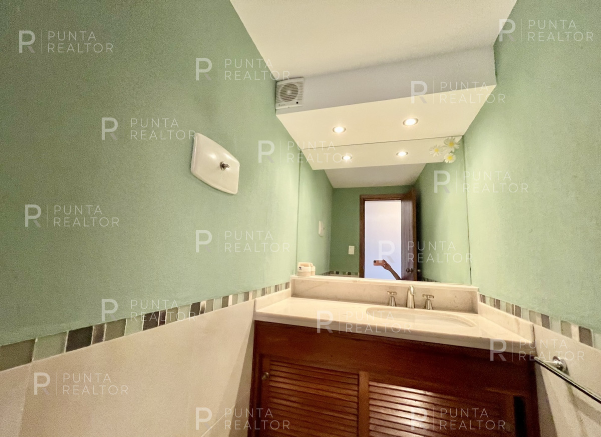 Apartamento ID.1891 - Departamento de 3 dormitorios en venta, Playa Mansa, Punta del Este, Uruguay