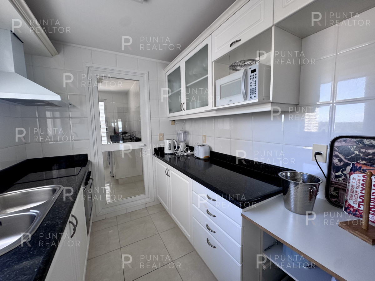 Apartamento ID.70 - Depatamento venta 4 dormitorios,  Playa Mansa, Punta del Este, Uruguay