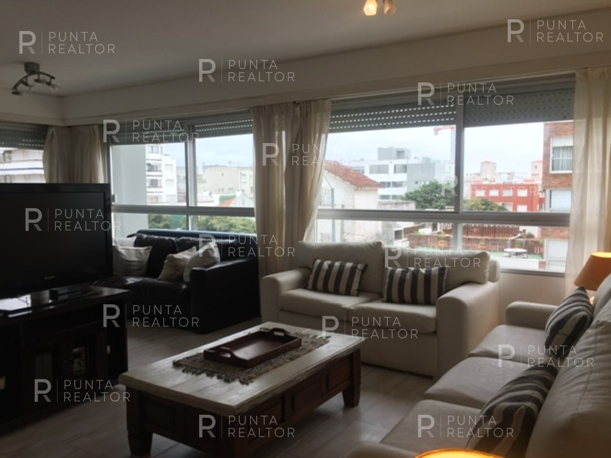 Apartamento ID.57 - Apartamento de dos dormitorios en venta en el corazón de la Península, Punta del Este, Uruguay