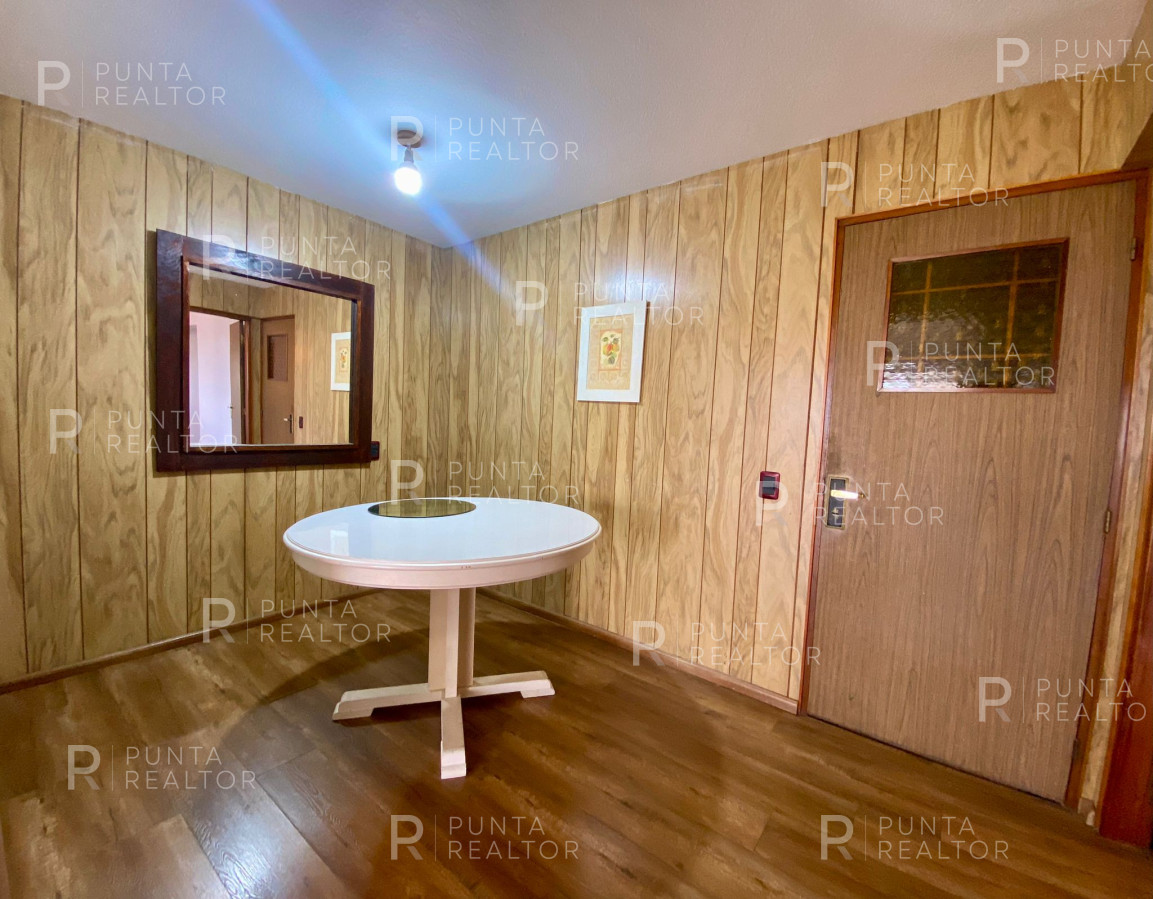 Apartamento ID.2082 - Departamento venta 3 dormitorios y dependencia, Punta del Este, Uruguay